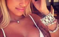 Bồ Balotelli khoe hình xăm sexy