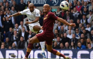 Defoe vui mừng với bàn thắng vào lưới Man City