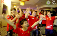 Fan MU thức trắng đêm cổ vũ Quỷ đỏ