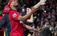 Video: Patrice Evra vừa ăn mừng vừa chế giễu Luis Suarez