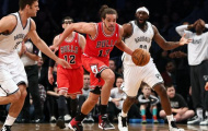 Joakim Noah nén đau thi đấu, giúp Chicago Bulls cân bằng tỉ số với Brooklyn Nets