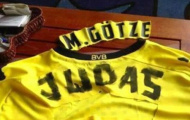Điên tiết, CĐV Dortmund đốt áo Mario Gotze