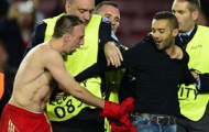 Video: Ribery tặng áo cho người hâm mộ dũng cảm