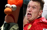 Phil Jones khoái làm mặt cười