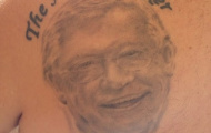 Fan 58 tuổi xăm hình Sir Alex tỏ lòng kính trọng