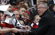 Chùm ảnh: Sir Alex Ferguson nghẹn ngào chia tay NHM tại Old Trafford
