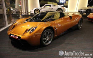 Pagani Huayra màu cam giá gần 52 tỷ đồng