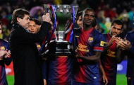 Video: Khoảnh khắc 'hố' nặng của Alex Song trong buổi lễ nhận cup La Liga