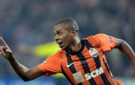 Video: Fernandinho 'nhắn tin' cho Man City bằng siêu phẩm