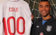 Ashley Cole đeo băng thủ quân đội tuyển Anh