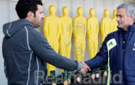 Luis Figo cất công đến thăm buổi tập luyện của Real Madrid