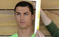 Ronaldo đi đo thân hình để tạc tượng