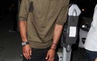 Chùm ảnh: Ashley Cole mất hình ảnh vì đổ mồ hôi... nách