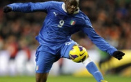 Video Vl World Cup: Balotelli dính thẻ đỏ, Italia bị Czech cầm chân