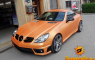 Mercedes SLK 55 AMG R171 độ màu lạ