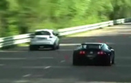 Video: Nissan Juke-R cho Bugatti Veyron hít khói