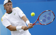 Hewitt 'gây sốc' với việc đánh bại Tiểu Federer tại Queen's Club