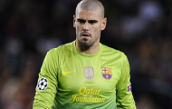 Valdes lại khiến Barcelona khó xử