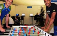 Video: Murray & Tsonga đọ tài trên bàn Bi-lắc