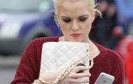 Helen Flanagan: Nâng mũi xong là… chia tay
