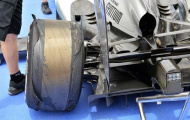 F1: Lốp Pirelli vẫn 'nóng'