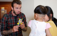 David Beckham làm mặt ngố dỗ trẻ con Trung Quốc