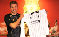 Mignolet chính thức gia nhập Liverpool: Cạnh tranh hay thay thế Reina?