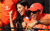 Lewis Hamilton lại bỏ “máy bay bà già”