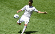 Isco 4 lần từ chối hôn huy hiệu Real Madrid