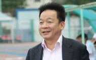 Bầu Hiển nâng chén hồng đào