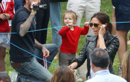 Becks và vợ yêu thay nhau chăm Harper
