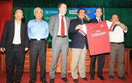 Arsenal đến Mỹ Đình: Xem “Lão hà tiện”