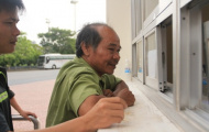 Thương binh háo hức mua vé xem thầy trò HLV Wenger