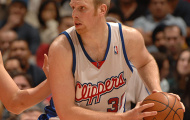 Trung phong Chris Kaman về Los Angeles Lakers