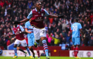 Chelsea hỏi mua Benteke: Thà dùng Torres và Demba Ba