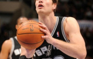 San Antonio Spurs tái ký hợp đồng với Tiago Splitter
