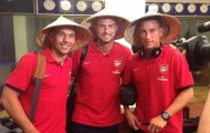 Podolski khoe ảnh đội nón lá Việt Nam lên Facebook