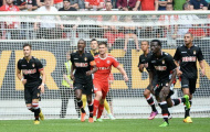 Về Monaco, Abidal được đeo luôn băng đội trưởng