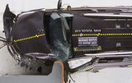 Dù được cải tiến, Toyota RAV4 2013 vẫn kém an toàn