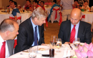 Chuyển nhượng Arsenal: Từ Việt Nam, Wenger lắc đầu trước 7 triệu bảng của Roma cho Gervinho
