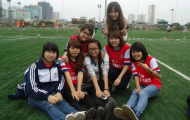 Ngắm các cổ động viên nữ xinh đẹp của Arsenal