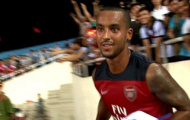 Arsenal 'ăn đứt' Man United tại Việt Nam