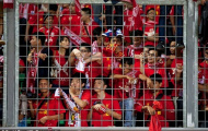 Gặp Gerrard, fan cuồng The Kop khóc thét như mưa gió