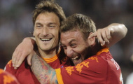 Mừng sinh nhật, Totti không quên nhắc khéo De Rossi
