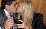 Maradona chịu chơi tặng quà đắt tiền cho bồ trẻ
