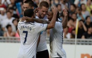 Defoe lập hat-trick, Spurs vùi dập South China 6-0
