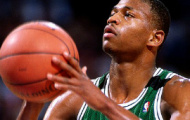 Video NBA: Reggie Lewis 4 lần cản phá cú ném của Michael Jordan trong 1 trận