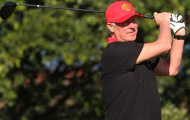 Sir Alex gặp khó khi chơi golf
