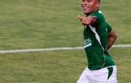 Video: “Choáng” với cú đá phạt thần sầu y hệt Roberto Carlos