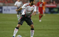 Suarez dọa kiện Liverpool ra tòa